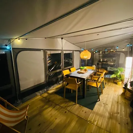 Przyczepa Foremka W Molo Surf Campsite *